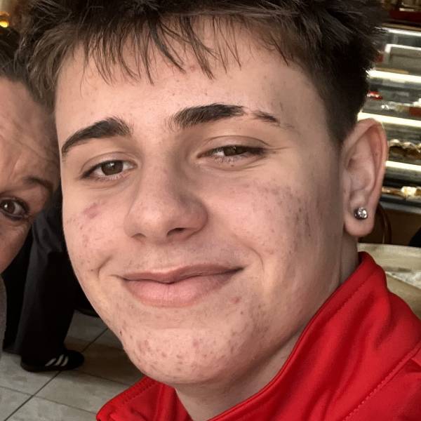 modelka s ID 01010OS1Q7 p021