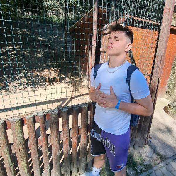 modelka s ID 01010OS1Q7 p031