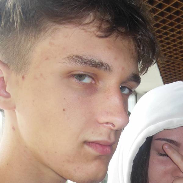 modelka s ID 01010VMUD7 p021