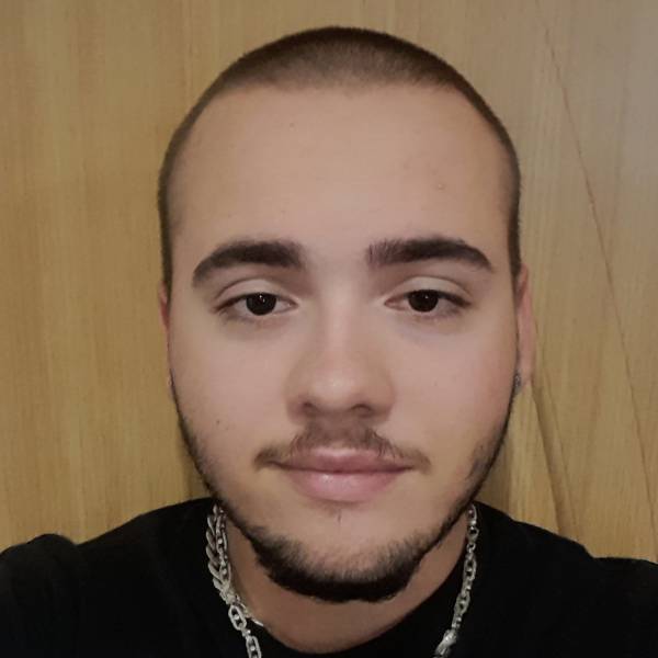 modelka s ID 01010YL7VV p021