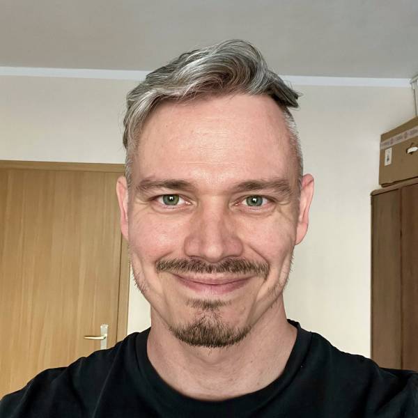 modelka s ID 010114ZRRU p021
