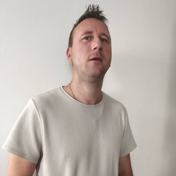 modelka s ID 01011AUY4Z p021