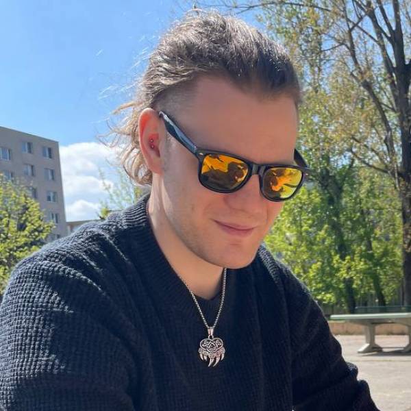 modelka s ID 010124FCYH p021