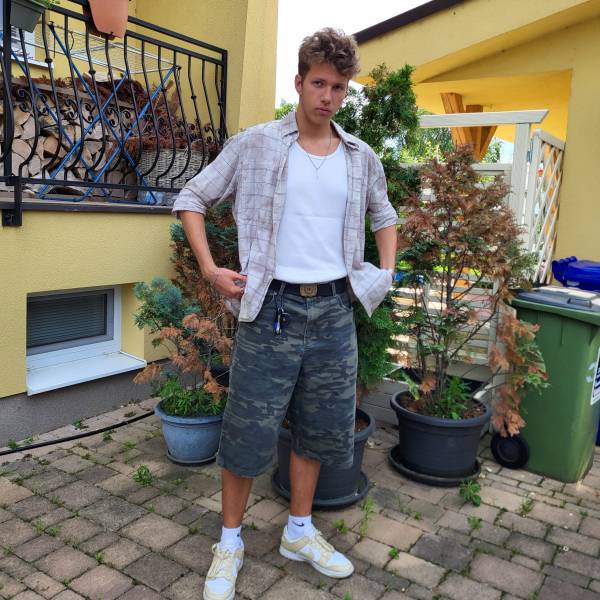 modelka s ID 010127DG4R p031