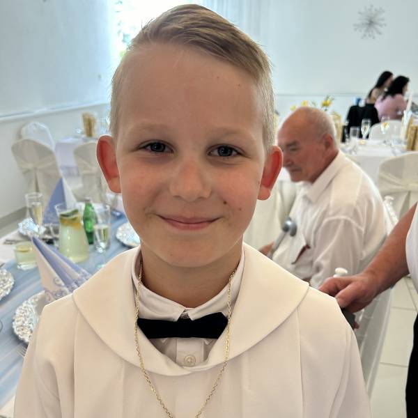 modelka s ID 01012K7OMS p021