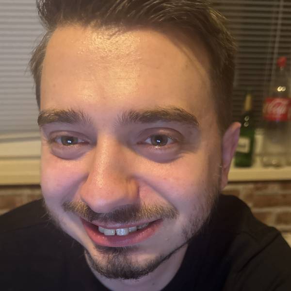 modelka s ID 01012QKHUS p021