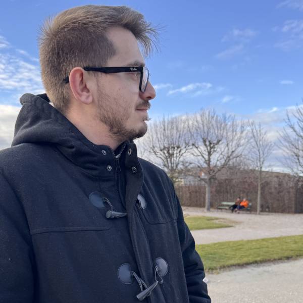 modelka s ID 01012QKHUS p031