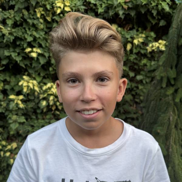 modelka s ID 01012YV5RE p021