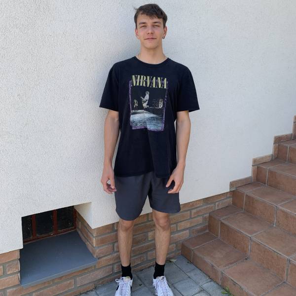 modelka s ID 010136LI9Q p031