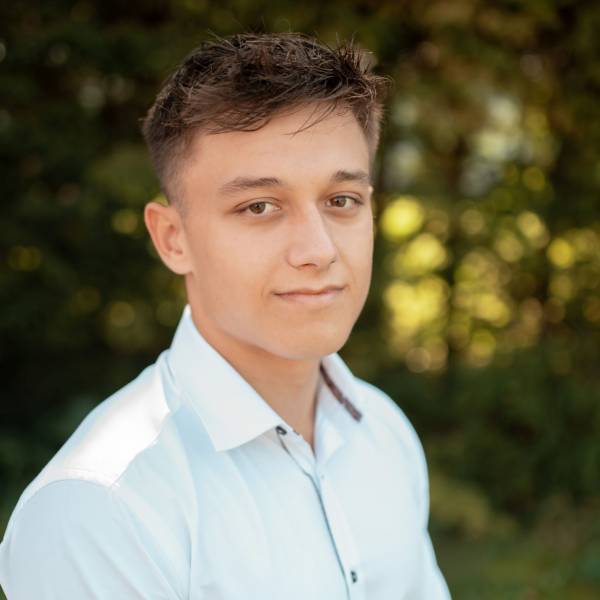 modelka s ID 01013T7JYG p021