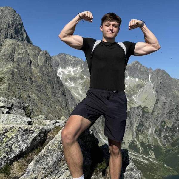 modelka s ID 01013T7JYG p031