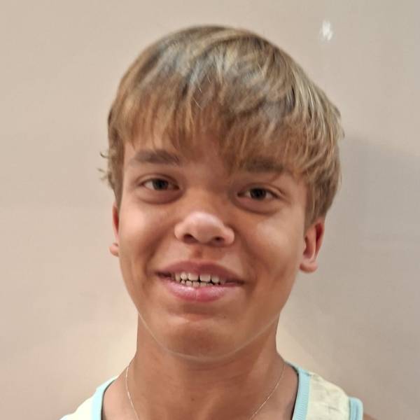 modelka s ID 01014E4Q7P p021