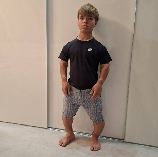 modelka s ID 01014E4Q7P p031