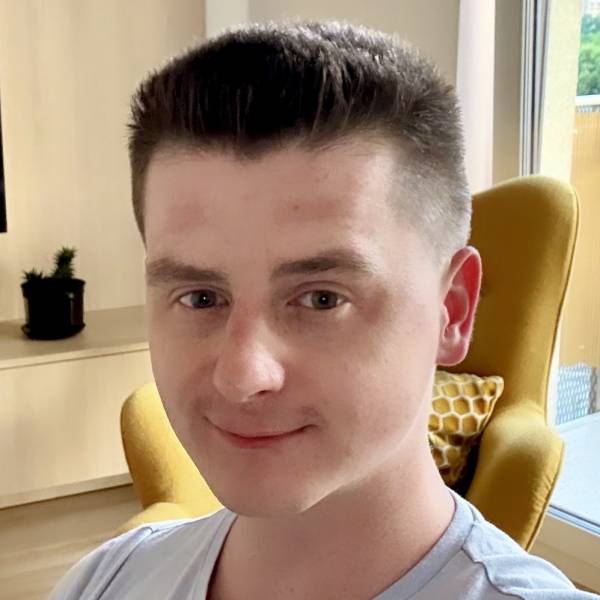 modelka s ID 01015BIUYI p021