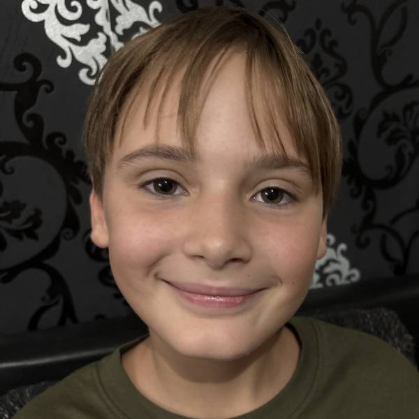 modelka s ID 01015M7QOJ p021