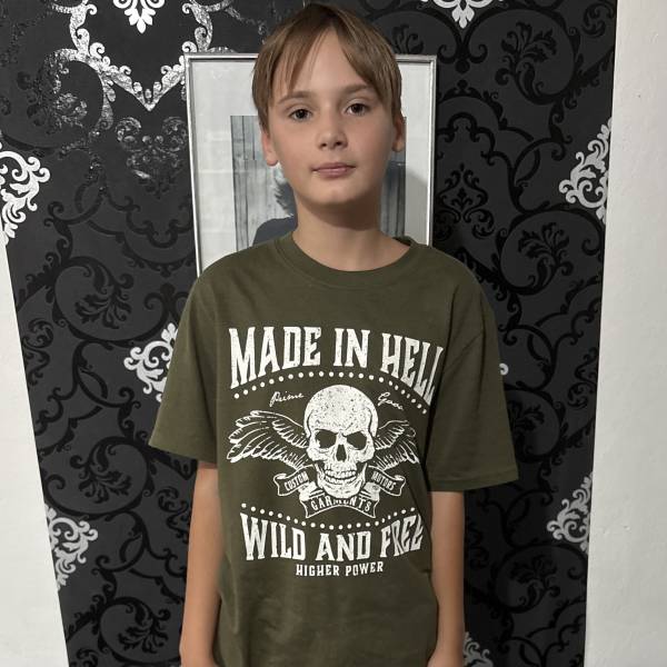 modelka s ID 01015M7QOJ p031