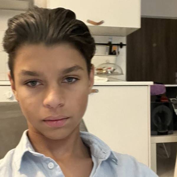 modelka s ID 01015QBSHV p021