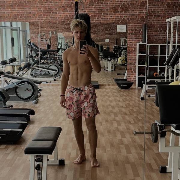 modelka s ID 010169F17B p031