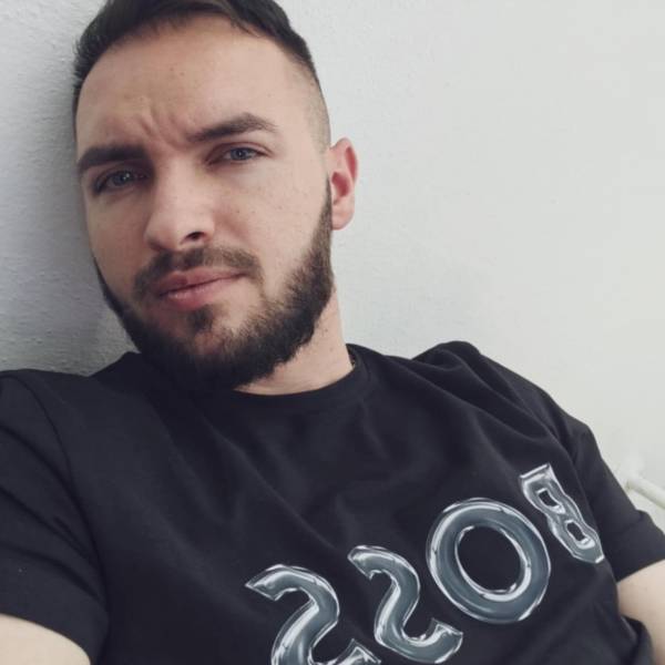 modelka s ID 01016YEK76 p021