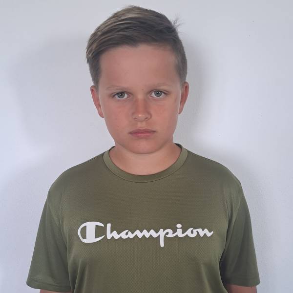 modelka s ID 01017YXJXX p031