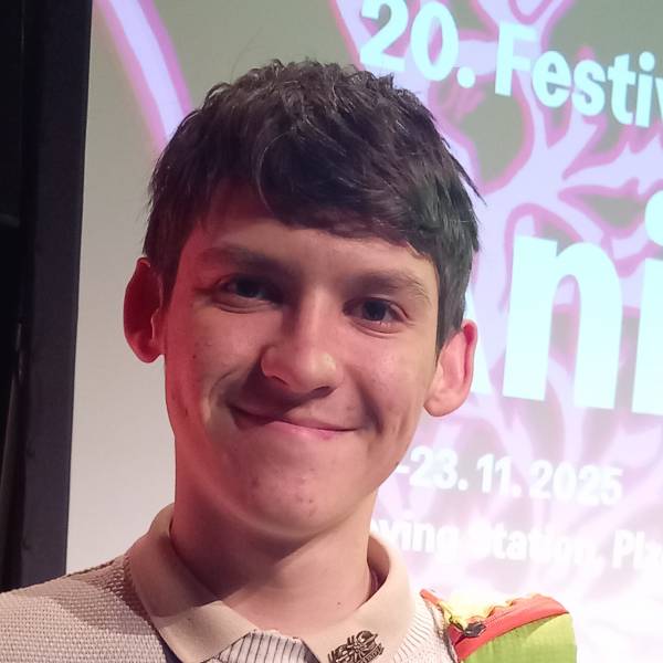 modelka s ID 01018Q8HCV p021