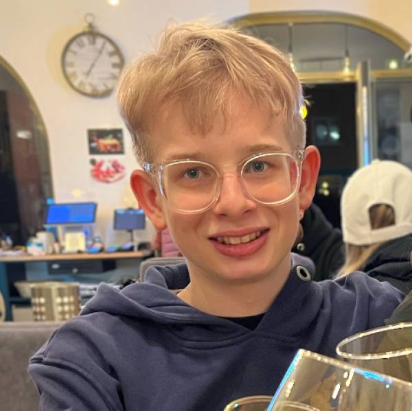 modelka s ID 0101918O1Q p021