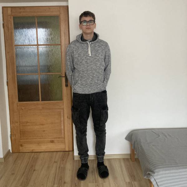 modelka s ID 01019KU2FI p031