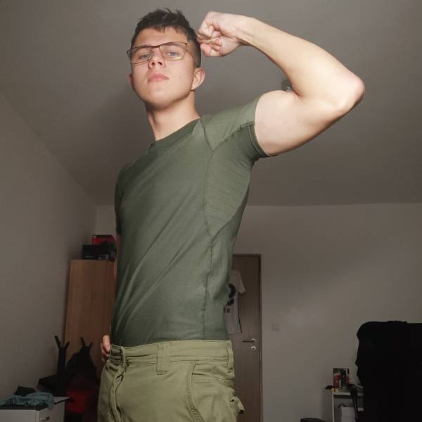 modelka s ID 01019XCVFE p031