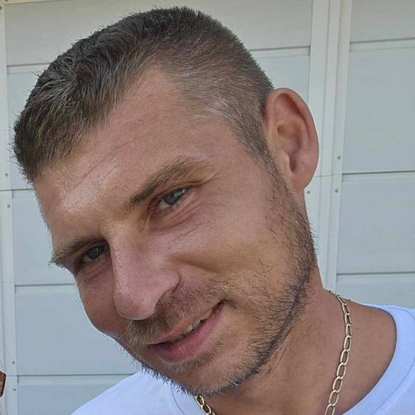 modelka s ID 0101B7H2E2 p021