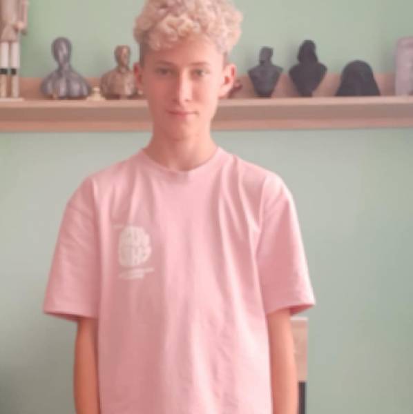 modelka s ID 0101CNDV2G p031