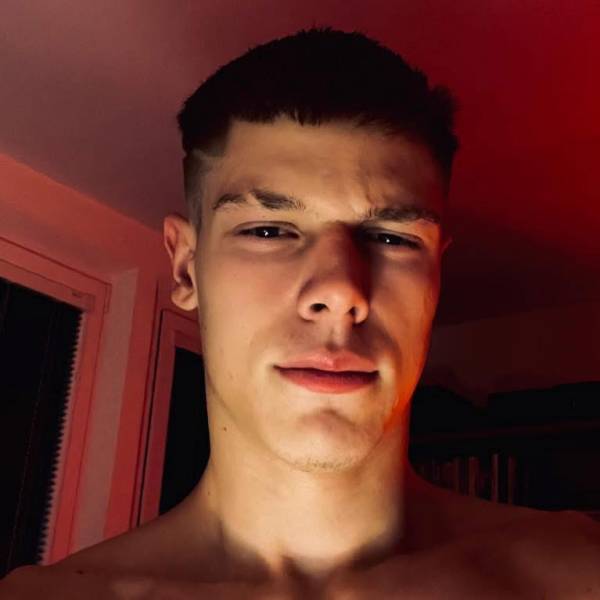 modelka s ID 0101EYRKQW p021