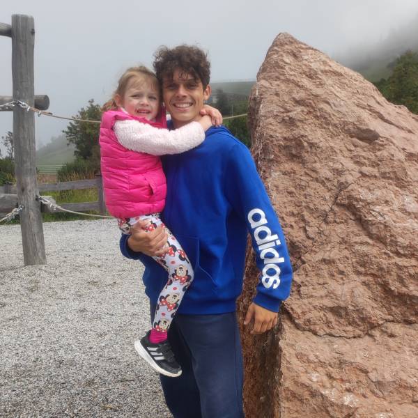 modelka s ID 0101F4YWB3 p021