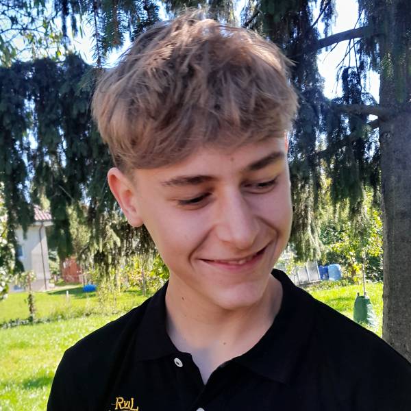 modelka s ID 0101F8HP7B p021