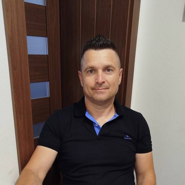 modelka s ID 0101G5B2KW p021