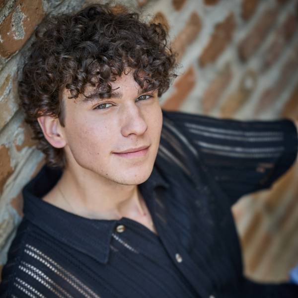 modelka s ID 0101HKHNFO p021