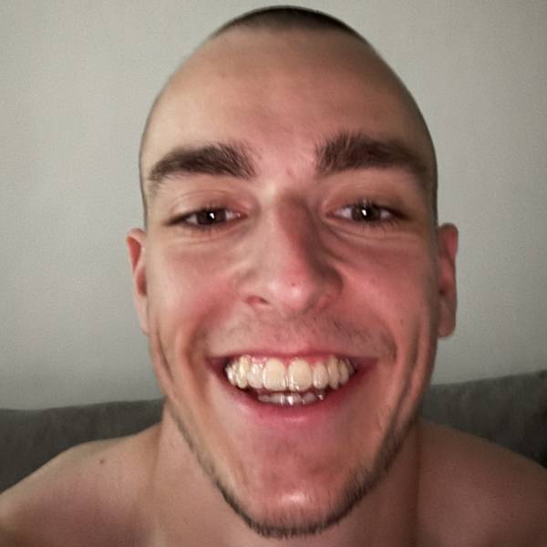 modelka s ID 0101HQL7JB p021