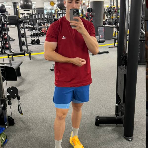 modelka s ID 0101HQL7JB p031