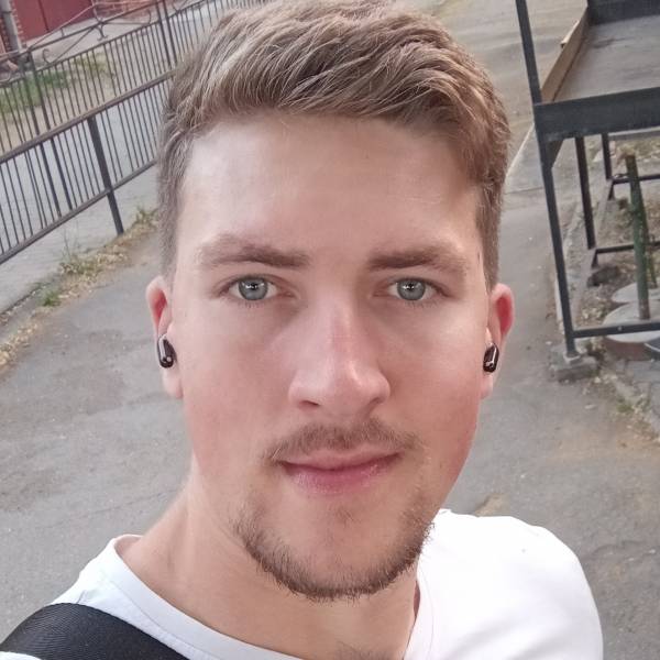 modelka s ID 0101HQWXL2 p021