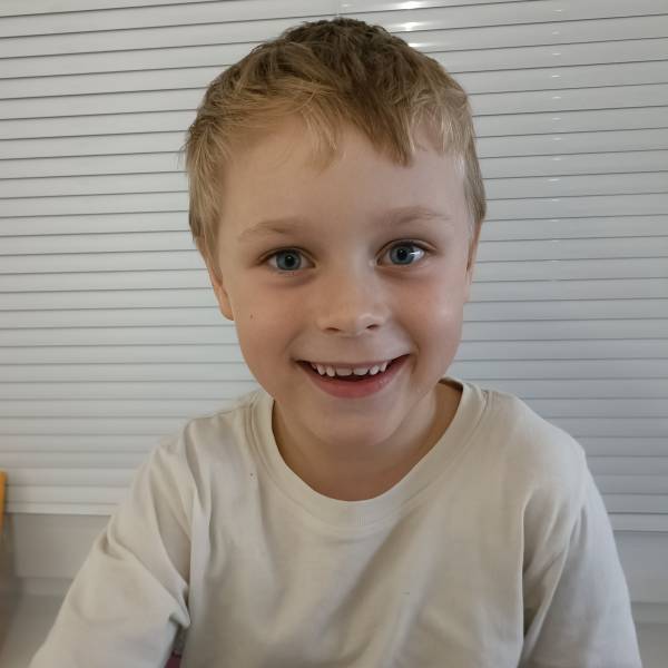 modelka s ID 0101J2J0RW p021