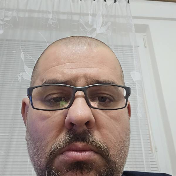modelka s ID 0101J8ZIQS p031