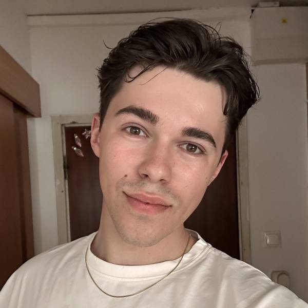 modelka s ID 0101JJ9YT2 p021