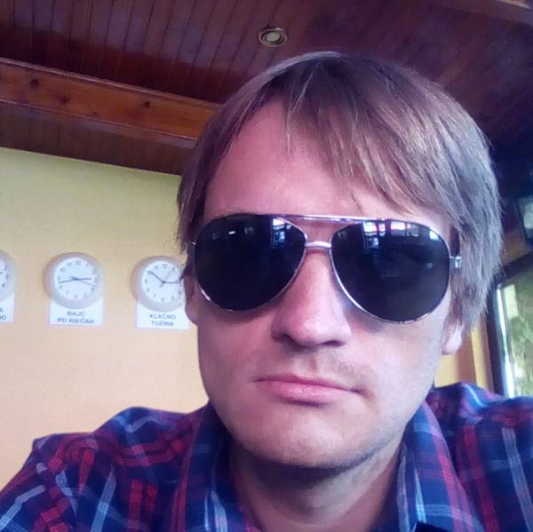 modelka s ID 0101K0VAJ8 p021