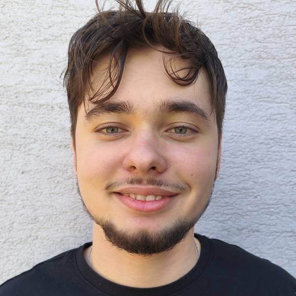 modelka s ID 0101KVOYZ6 p021