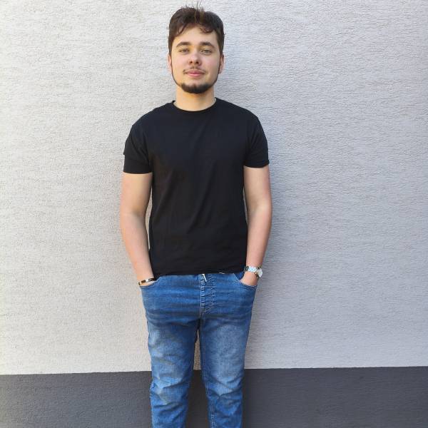 modelka s ID 0101KVOYZ6 p031