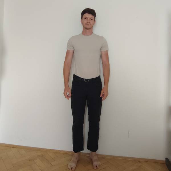 modelka s ID 0101KVQAUY p031