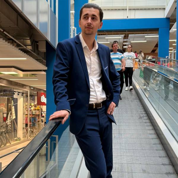 modelka s ID 0101KZ0BFS p021