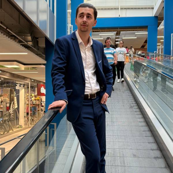 modelka s ID 0101KZ0BFS p031