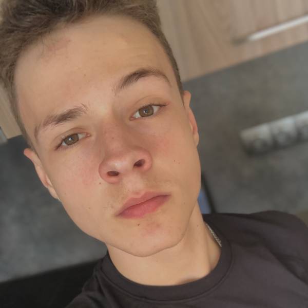 modelka s ID 0101KZ9IR0 p021