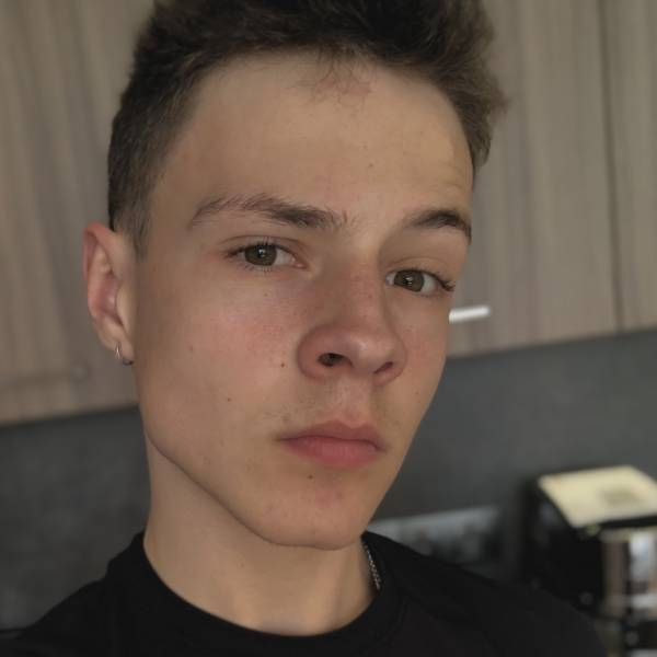 modelka s ID 0101KZ9IR0 p031