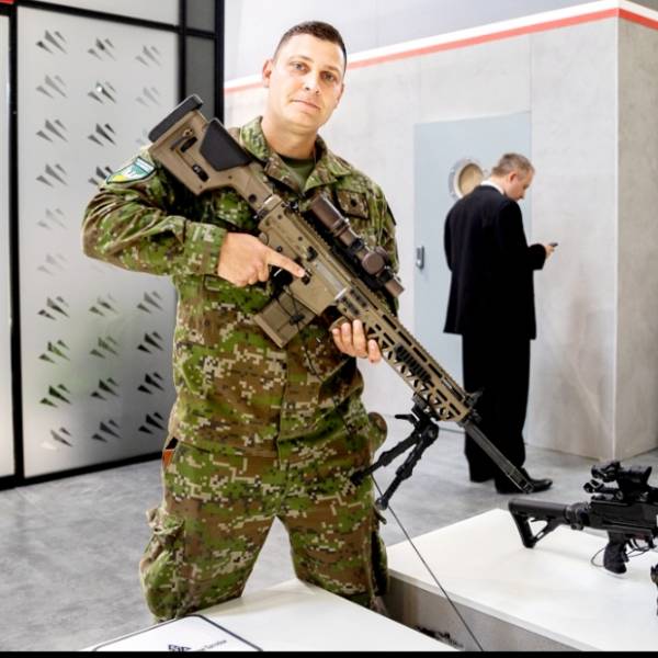 modelka s ID 0101N38BR3 p031